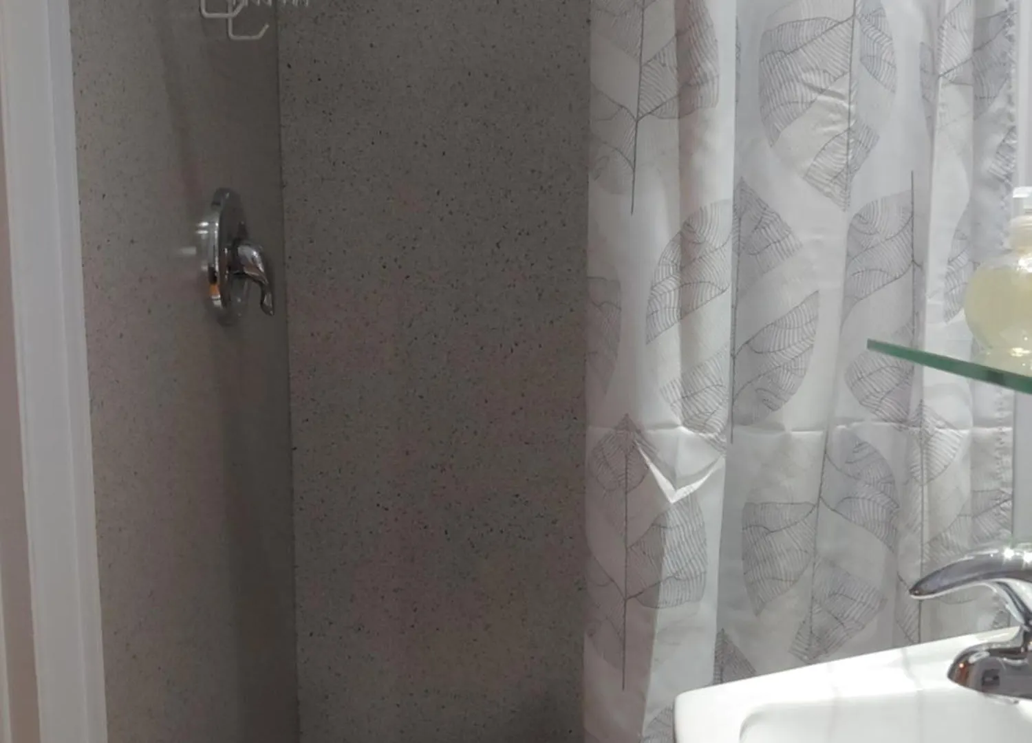 3 Bedrooms 3 Beds Near Metro -2 Parking Free 蒙特利尔